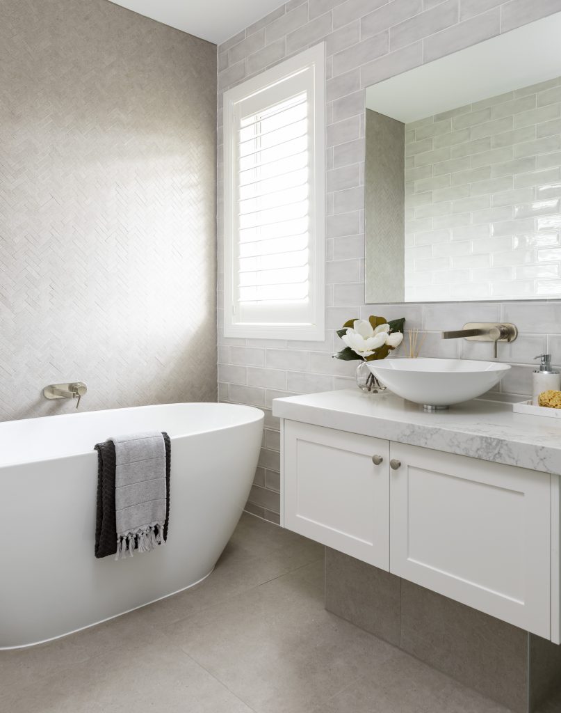 bathroom 7H9YX6J